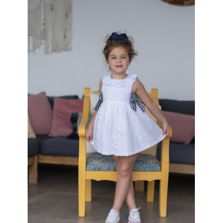 Vestido infantil perforado