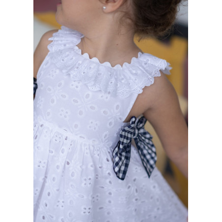 Vestido infantil perforado