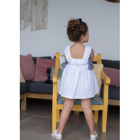 Vestido infantil perforado