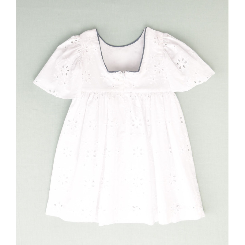 Vestido perforado con lazo de tul