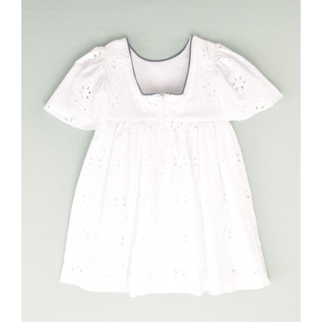 Vestido perforado con lazo de tul