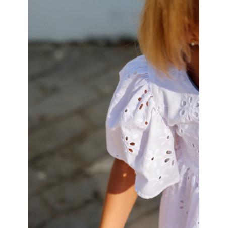 Vestido perforado con lazo de tul