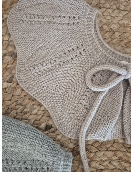 Cuello de lana con calados