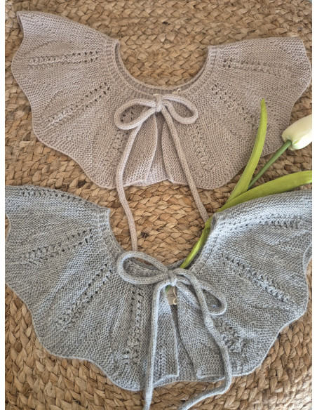 Cuello de lana con calados