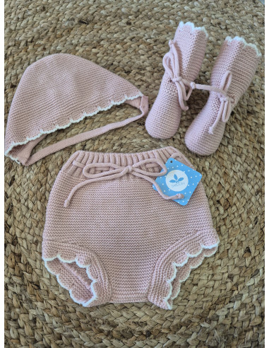 Conjunto tres piezas, braguita, capota y botitas