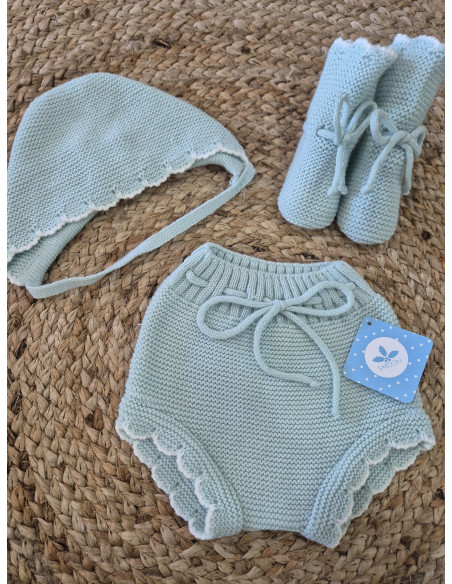 Conjunto tres piezas, braguita, capota y botitas