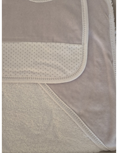 Capa de baño con babero