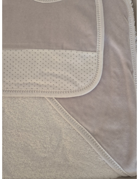 Capa de baño con babero