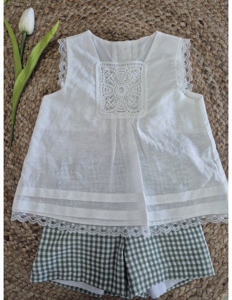 Conjunto de blusa y short.